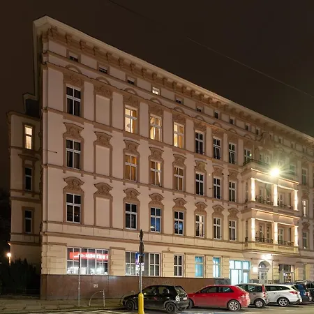 Kamienica Centrum Nr 6 *