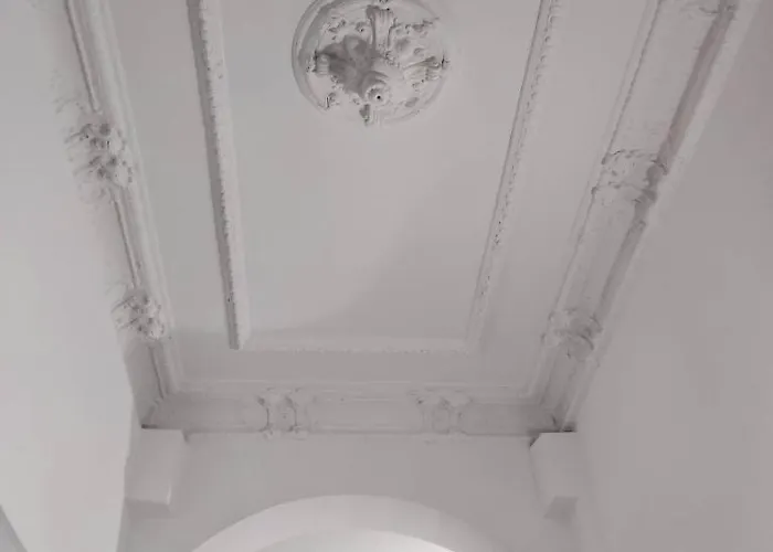 Kamienica Centrum Nr 6 *